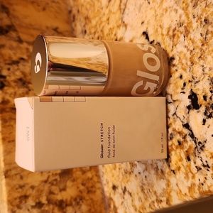 Glossier Stretch Fluid Foundation, light 4